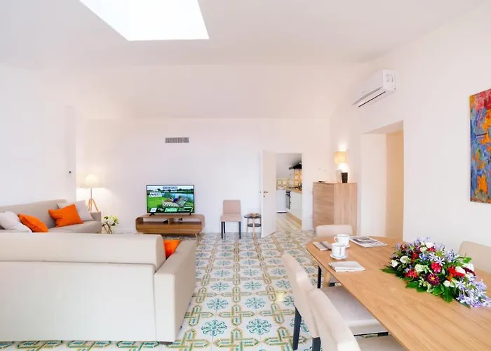 Vittoria Terrace Penthouse At The Spanish Steps Apartment *